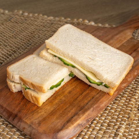 Cheese & Cucumber Sandwich (v)